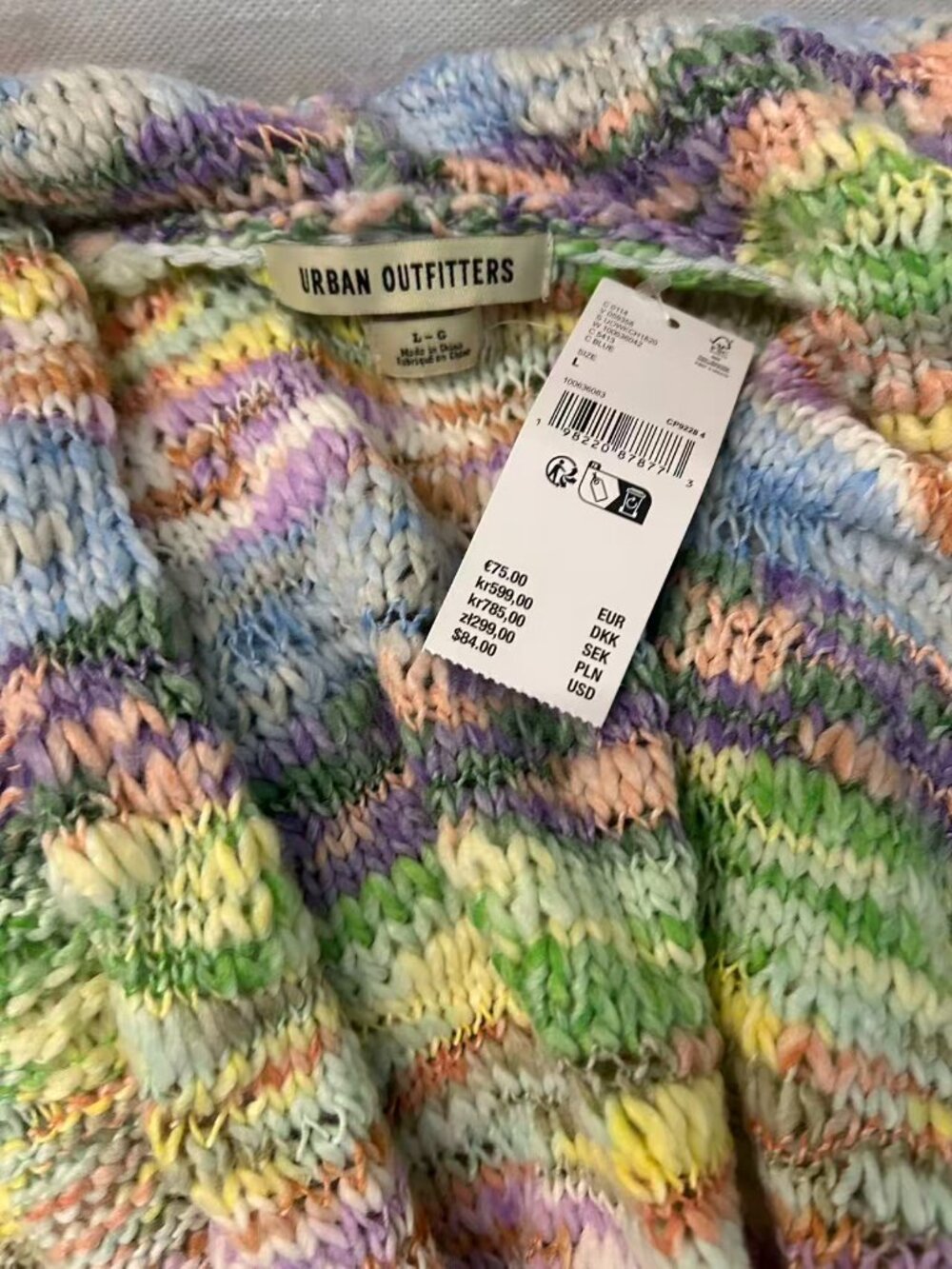✨ SALE Urban Outfitters Kimchi Blue Space-Dye Knit Fringed Hoodie Large - Picture 8 of 8